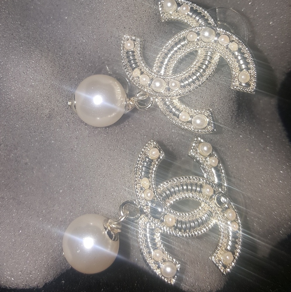 ♨️WEEKEND SALE $245 💯Chanel earrings